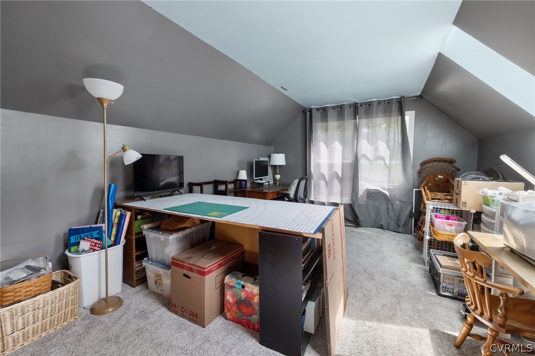 1608 Queens Point Dr