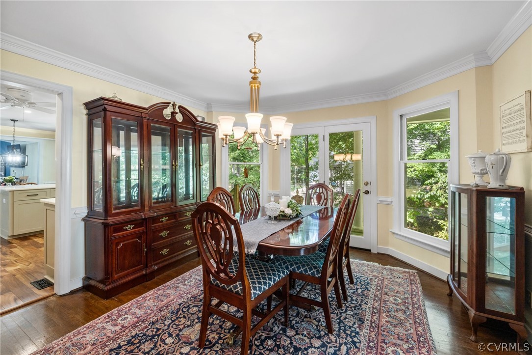 1608 Queens Point Dr