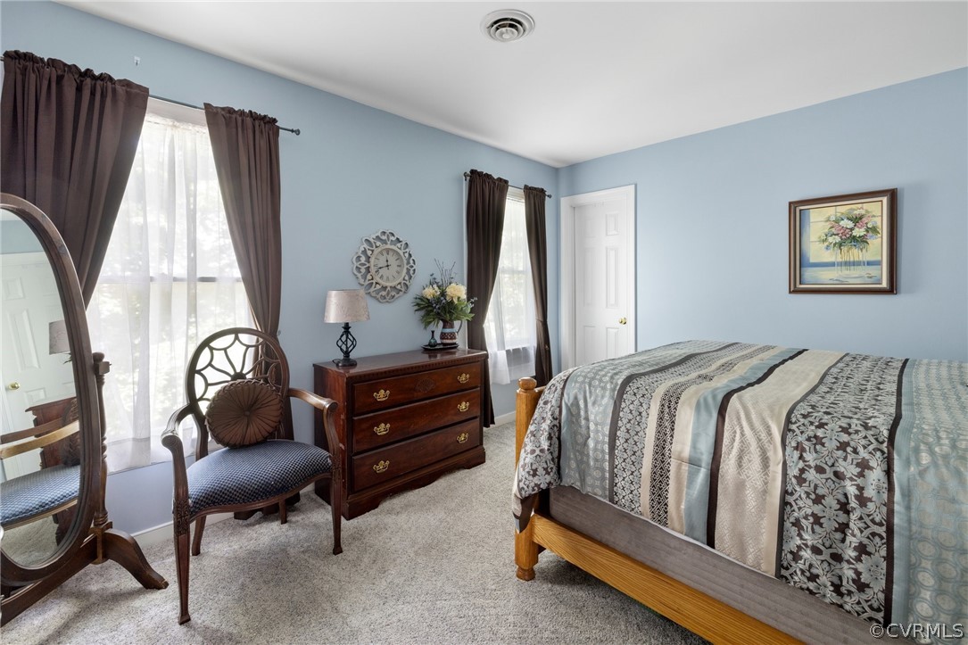 1608 Queens Point Dr