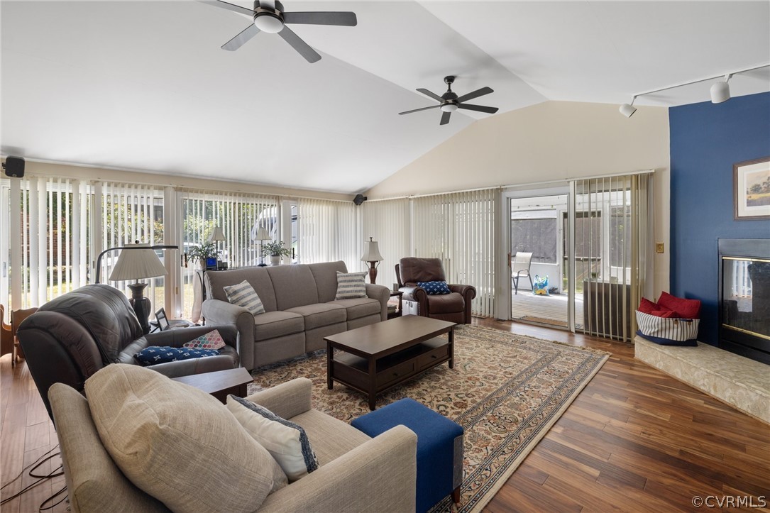 1608 Queens Point Dr