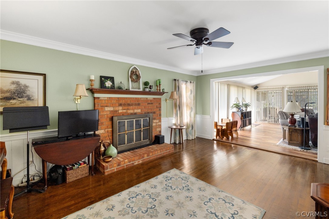 1608 Queens Point Dr