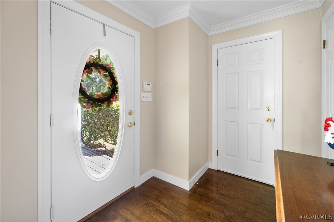 1608 Queens Point Dr