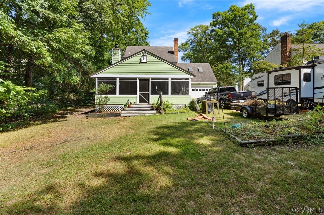 1608 Queens Point Dr