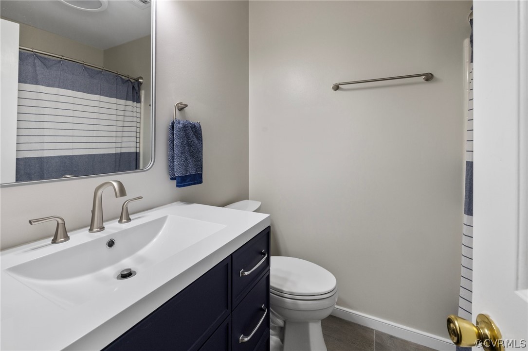 1608 Queens Point Dr