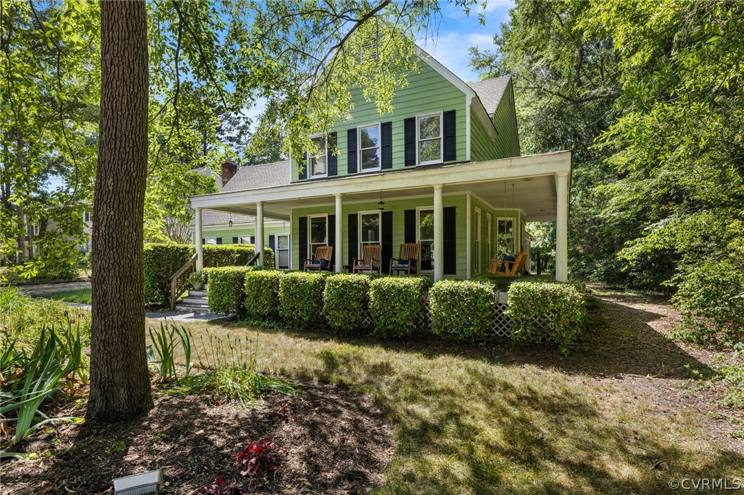 1608 Queens Point Dr