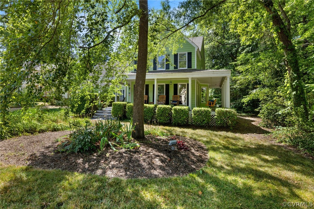 1608 Queens Point Dr