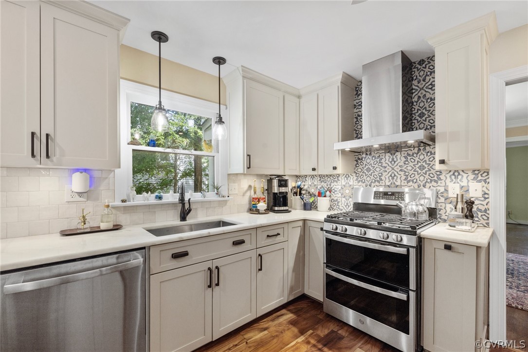 1608 Queens Point Dr