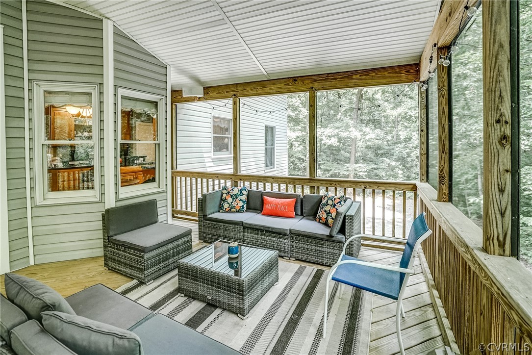 12220 Hunting Horn Ln