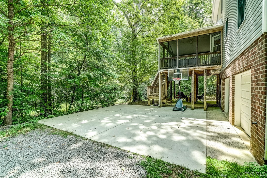 12220 Hunting Horn Ln