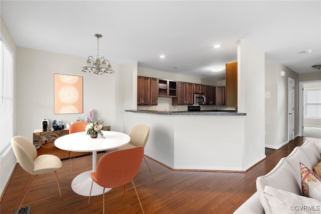 1121 Daniel St