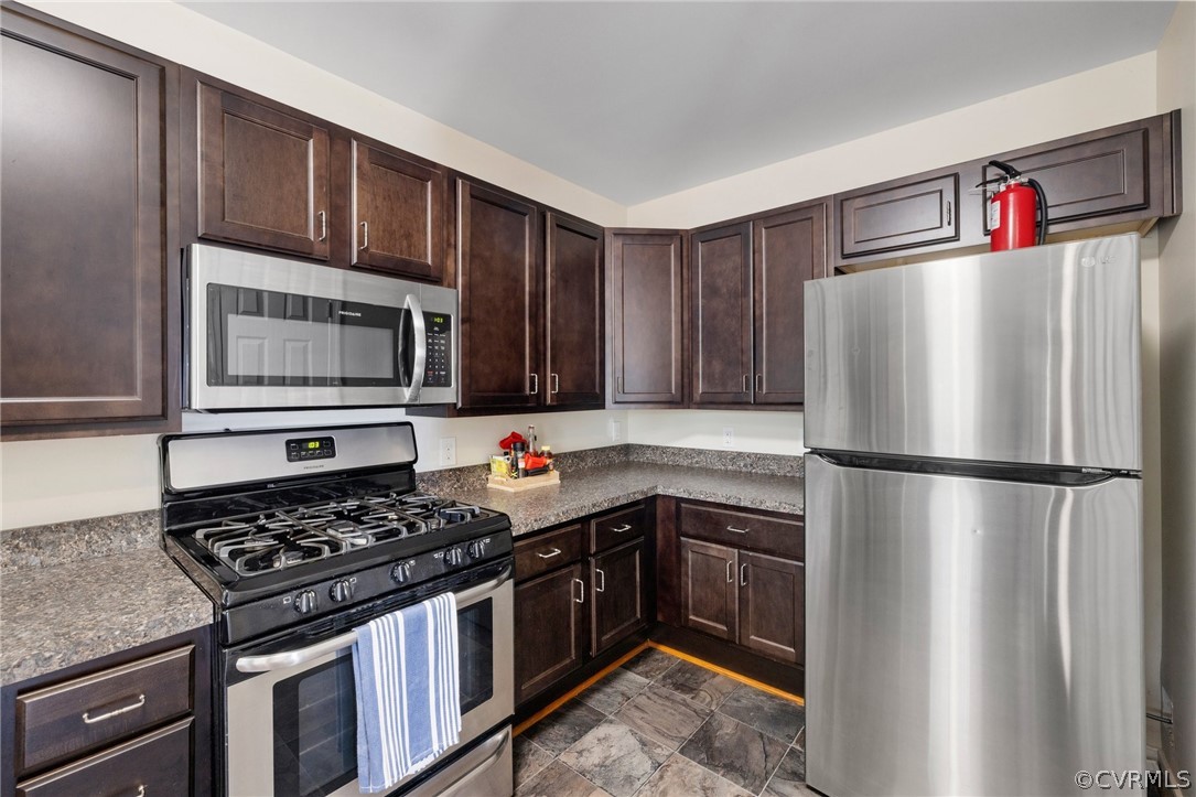 1121 Daniel St