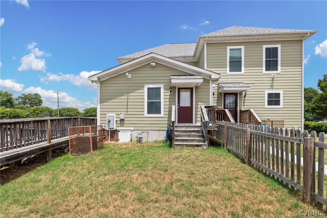 1121 Daniel St