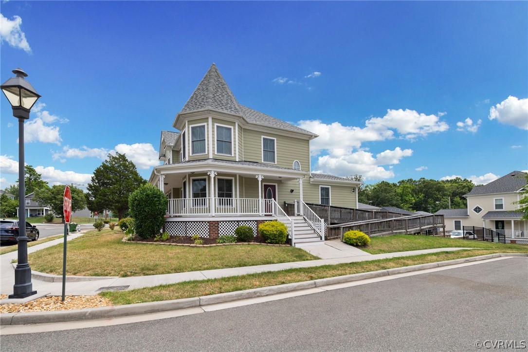 1121 Daniel St