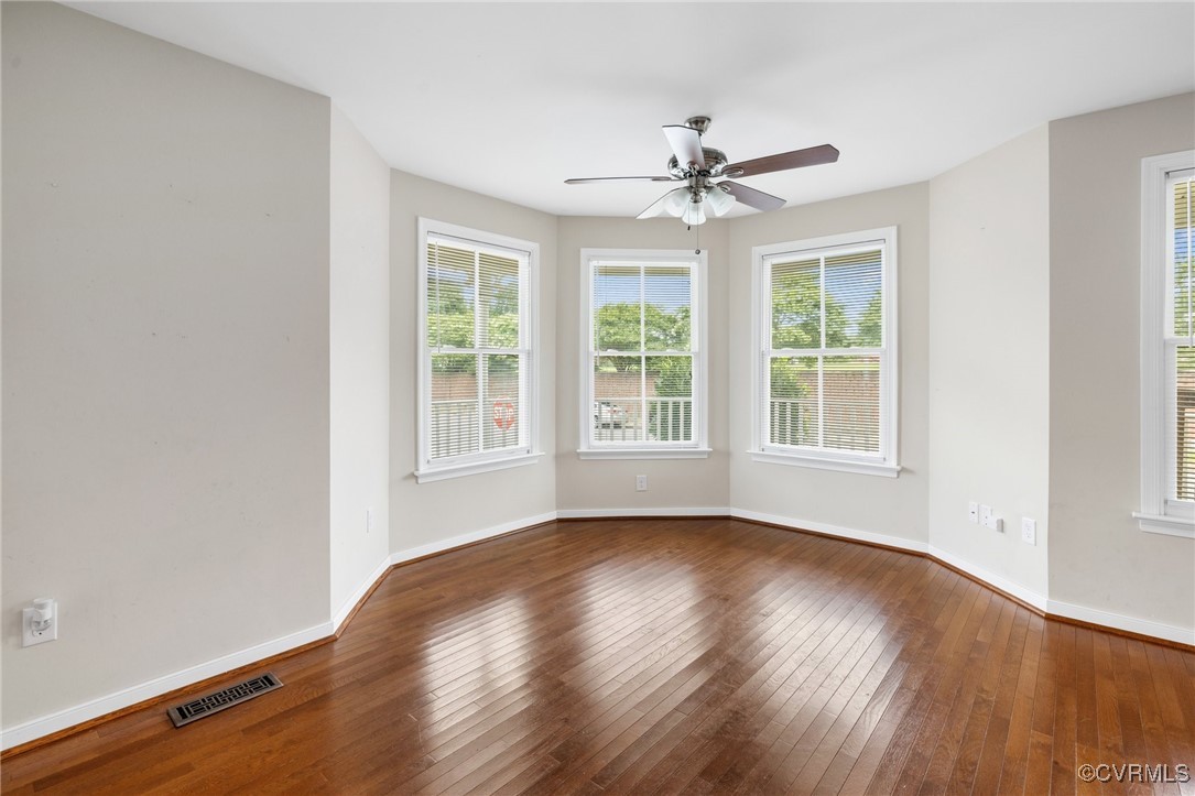 1121 Daniel St