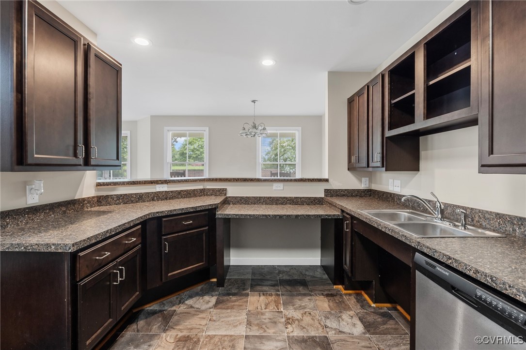 1121 Daniel St