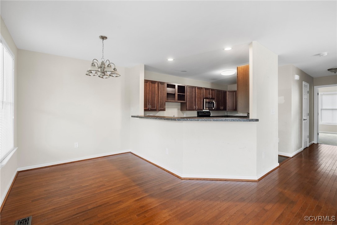 1121 Daniel St