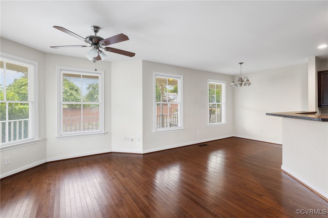 1121 Daniel St
