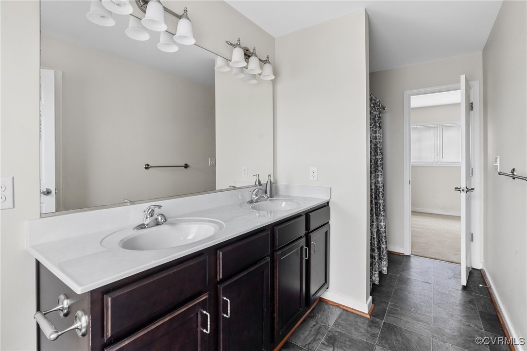 1121 Daniel St