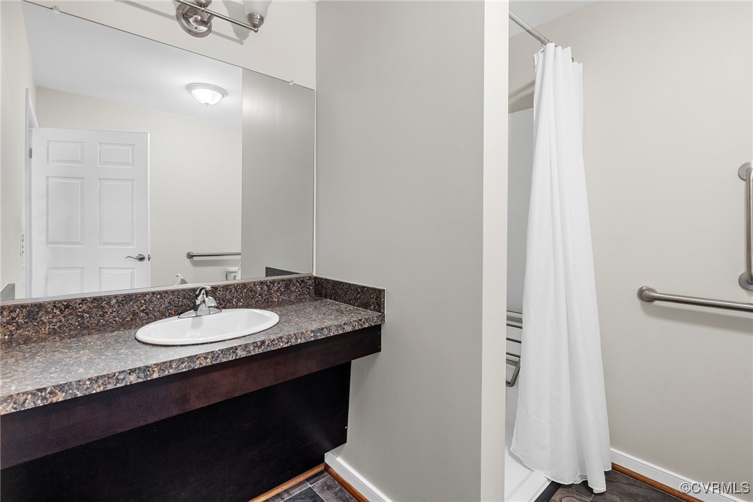 1121 Daniel St
