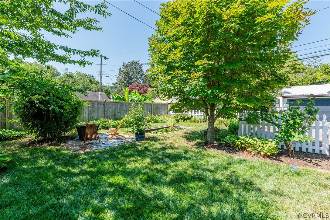 4530 E Seminary Ave