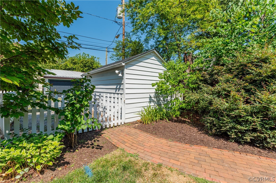 4530 E Seminary Ave