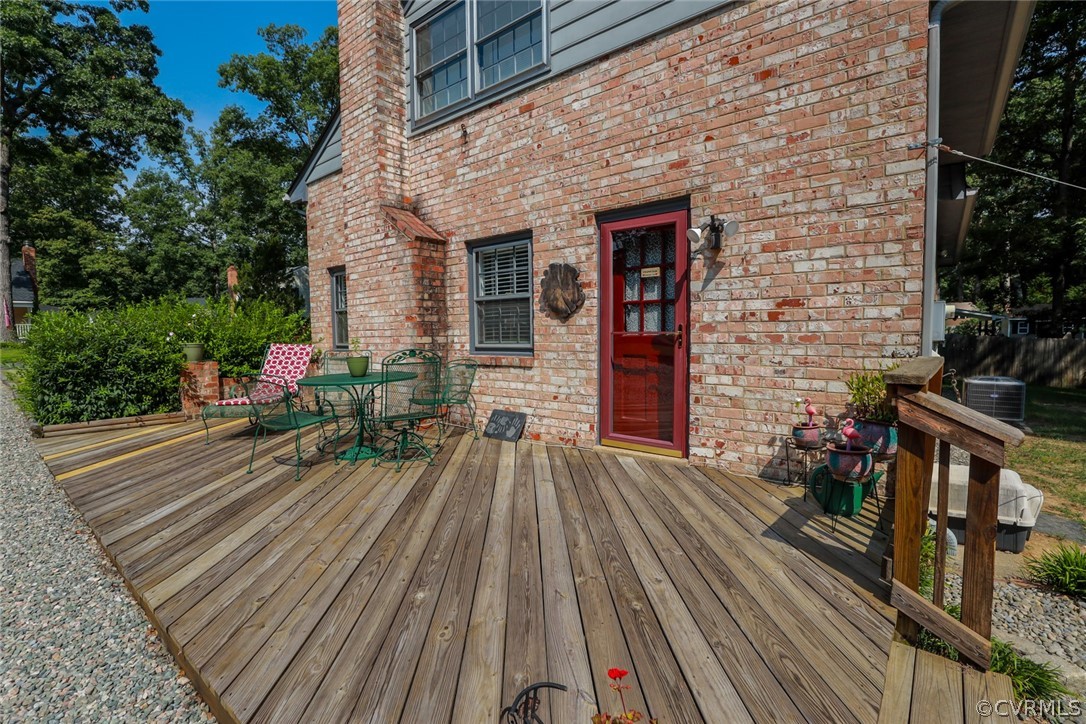 1609 Sandgate Rd