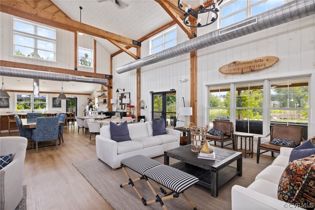 10428 Meadow Woods Ct