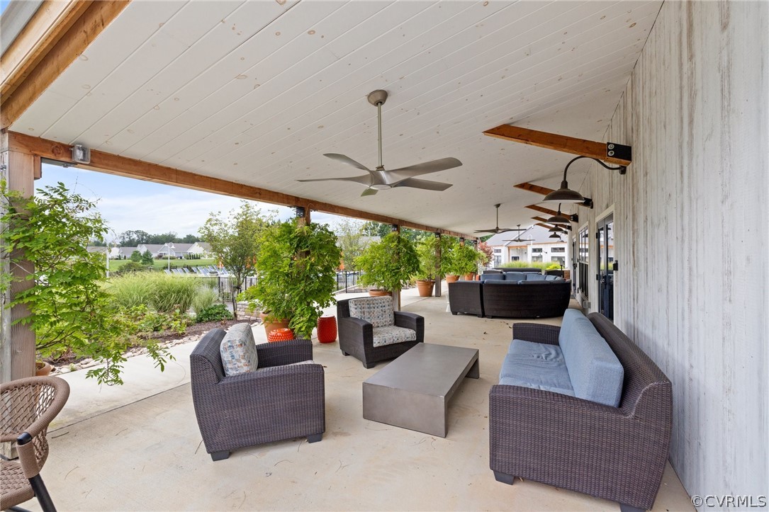 10428 Meadow Woods Ct