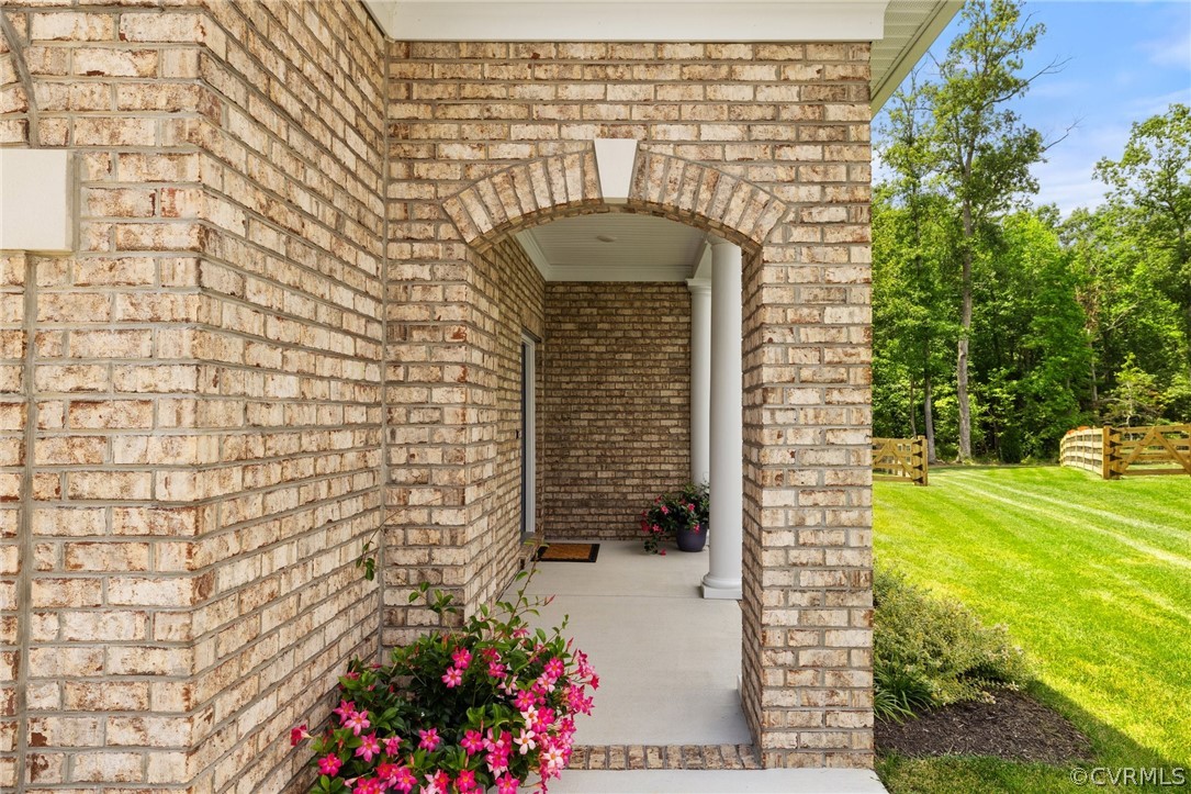 10428 Meadow Woods Ct