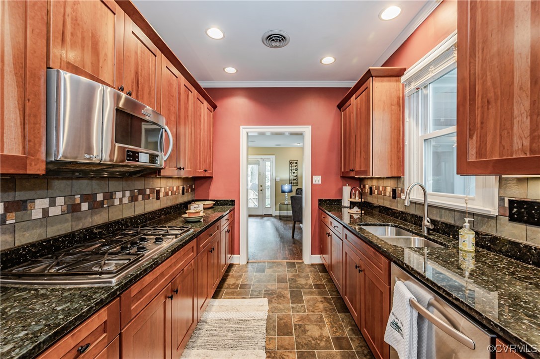 1203 W 47th St