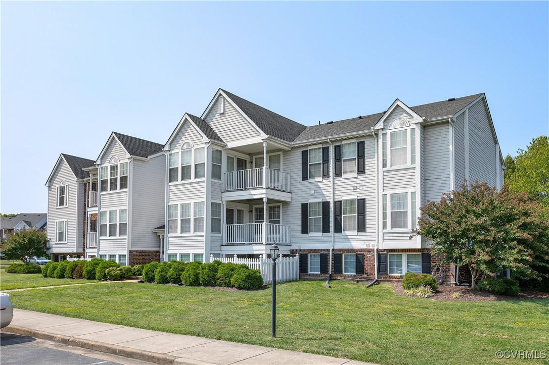 9389 Horse Castle Ct Unit#705