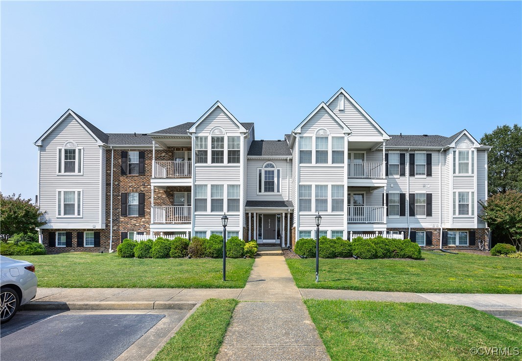 9389 Horse Castle Ct Unit#705