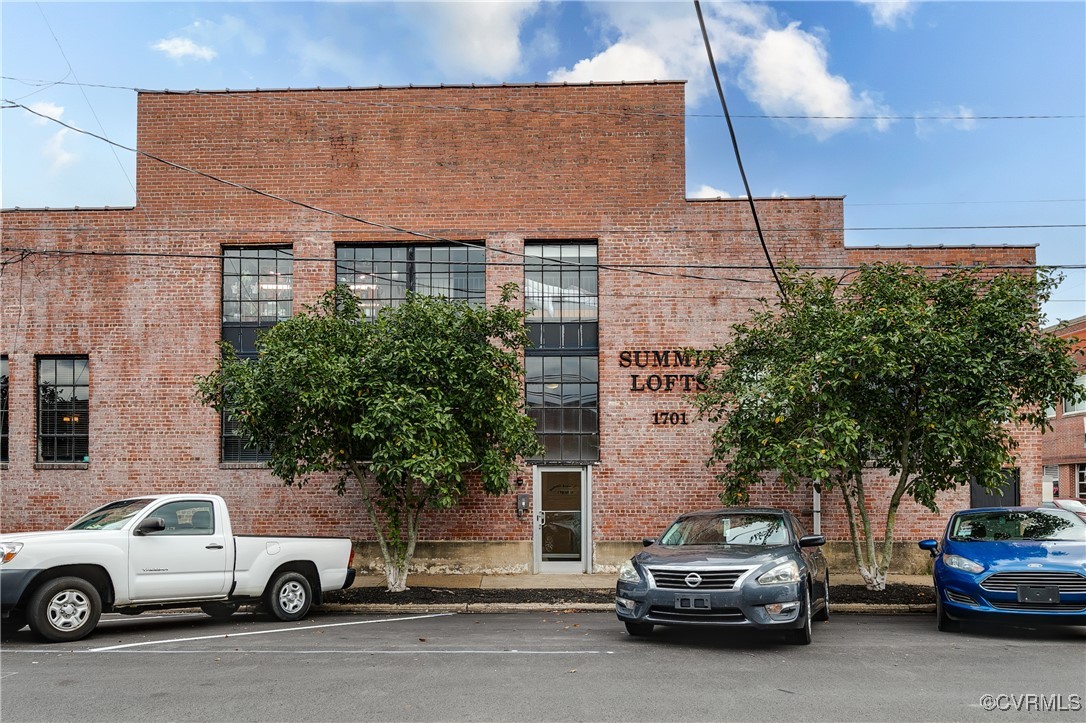 1701 Summit Ave Unit#U4