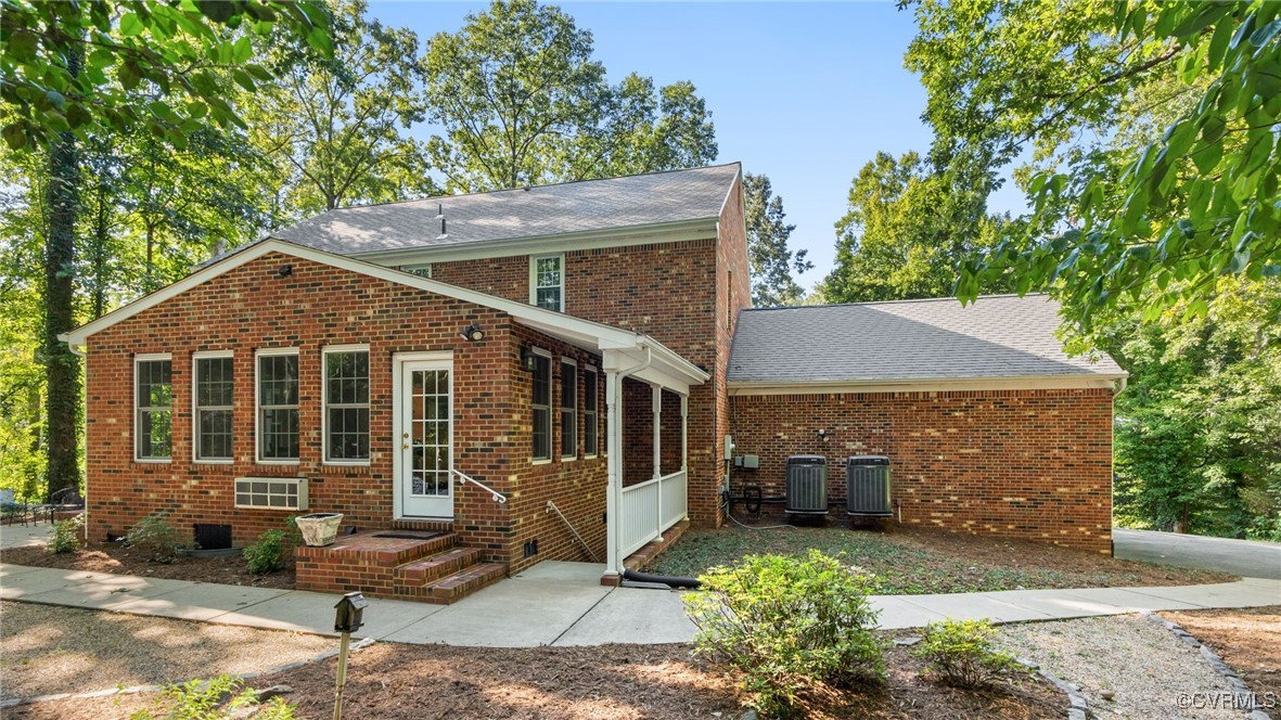 1009 Hillcrest Ter