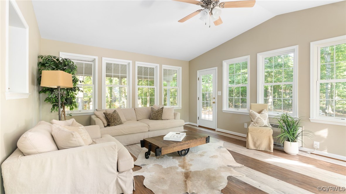 1009 Hillcrest Ter