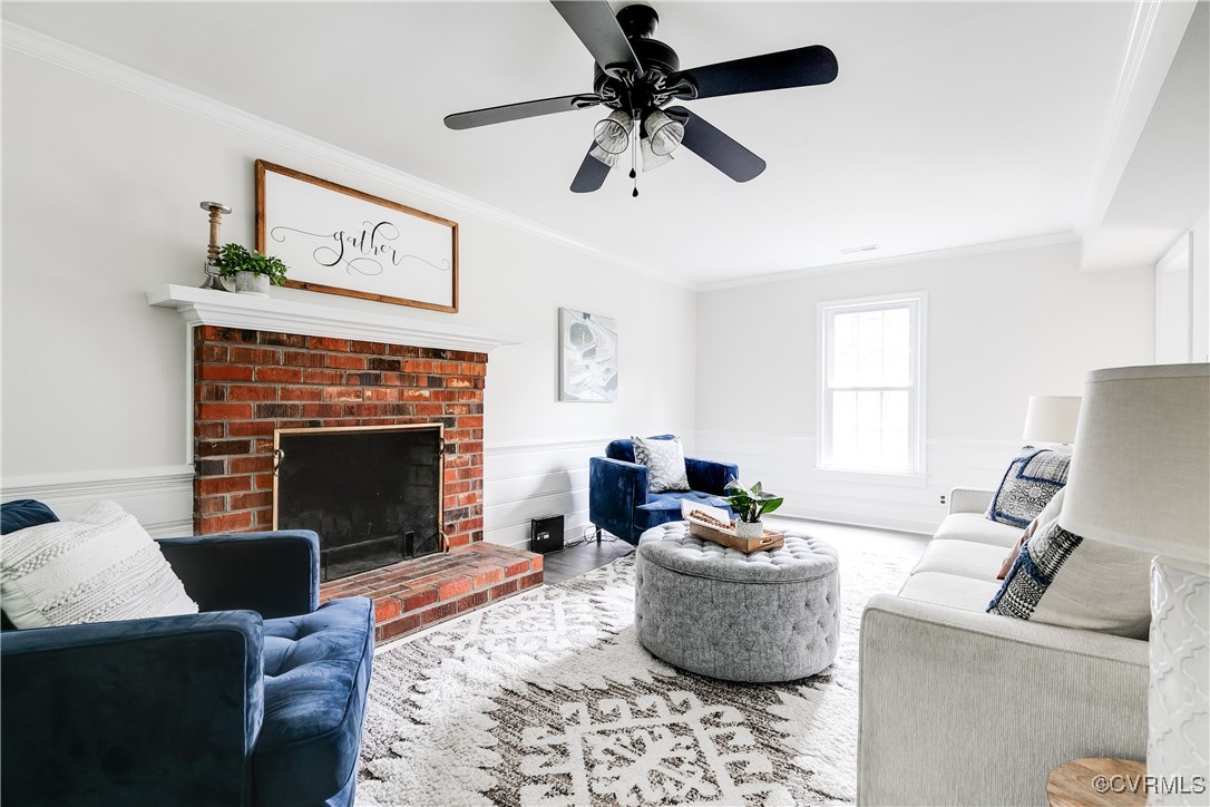 1812 Featherstone Dr