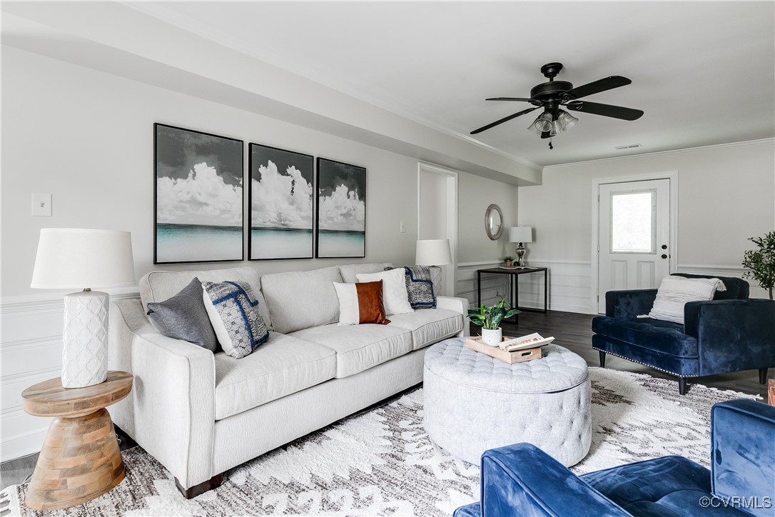 1812 Featherstone Dr