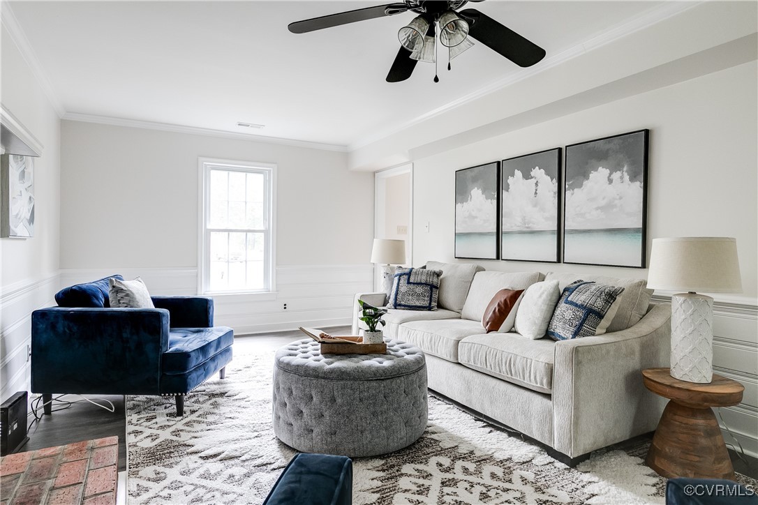 1812 Featherstone Dr