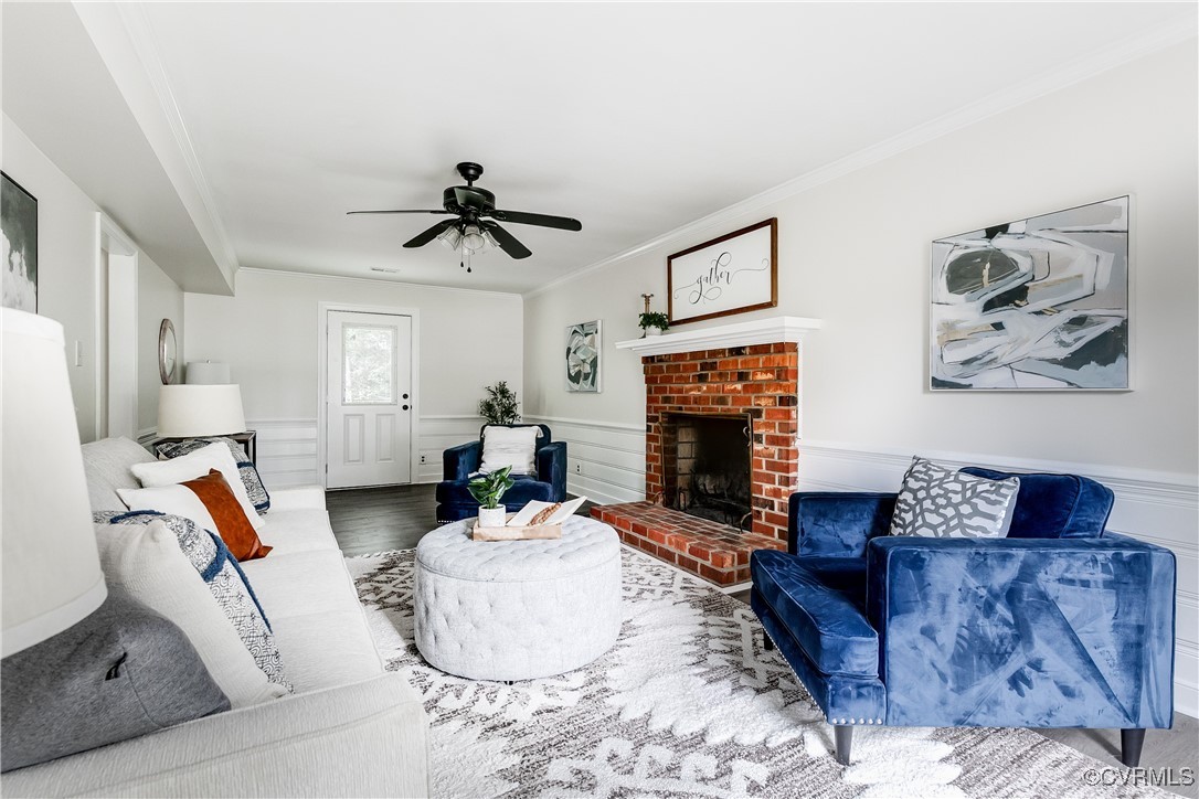 1812 Featherstone Dr