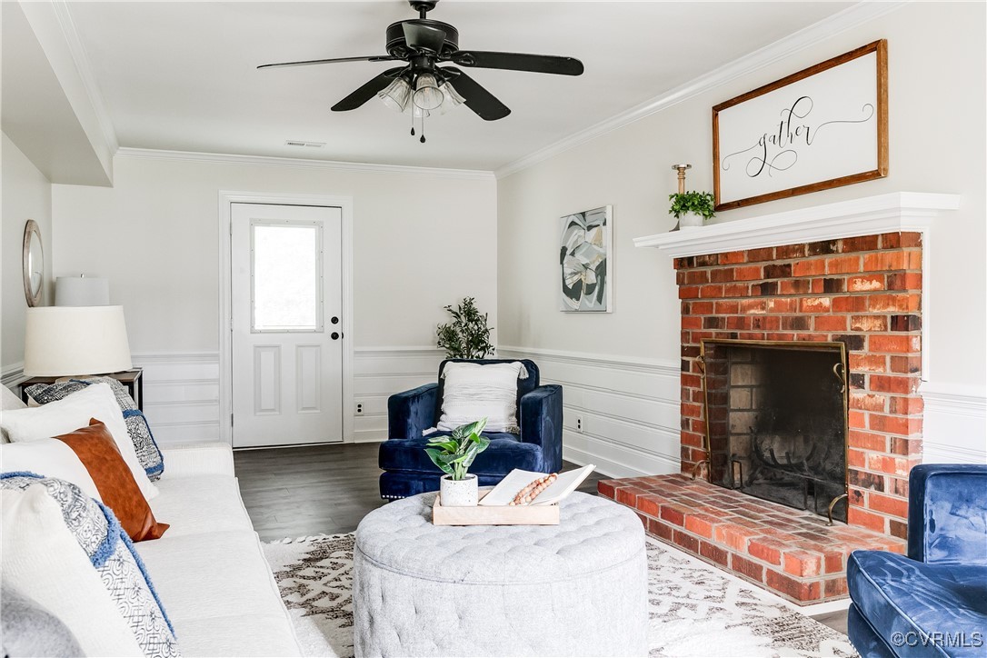 1812 Featherstone Dr