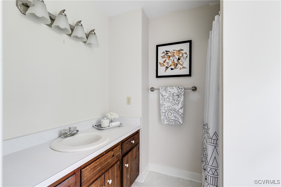 1812 Featherstone Dr