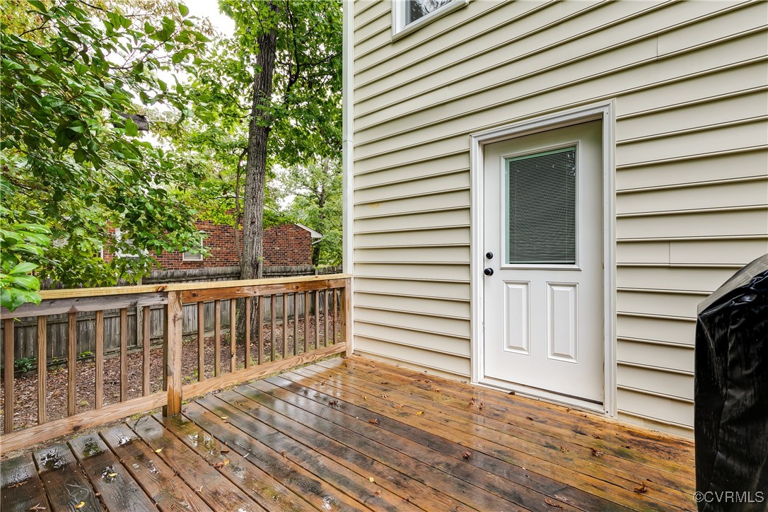 1812 Featherstone Dr