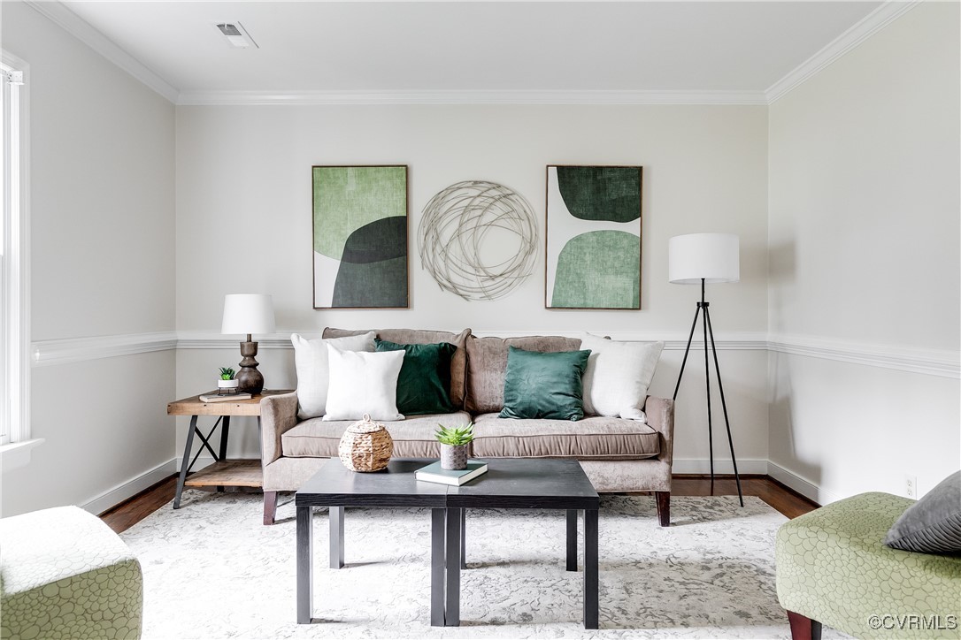 1812 Featherstone Dr