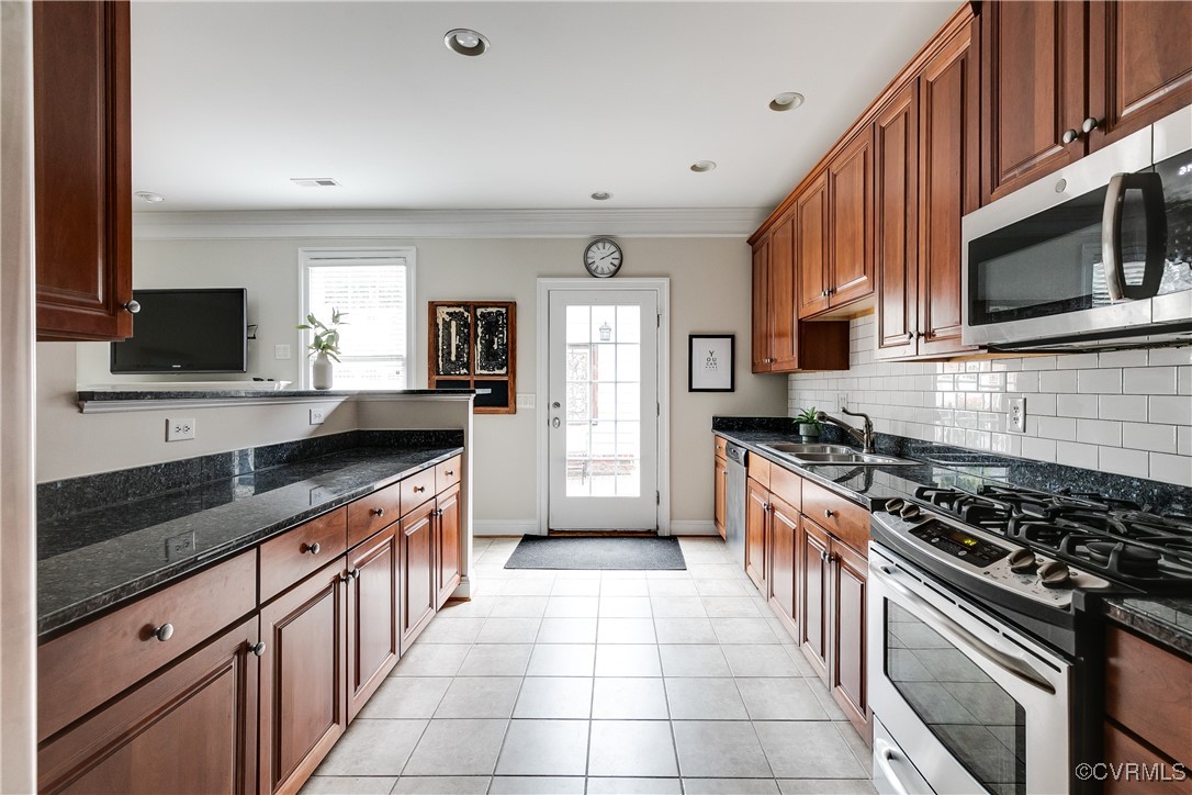 9302 Creeks Crossing Blvd