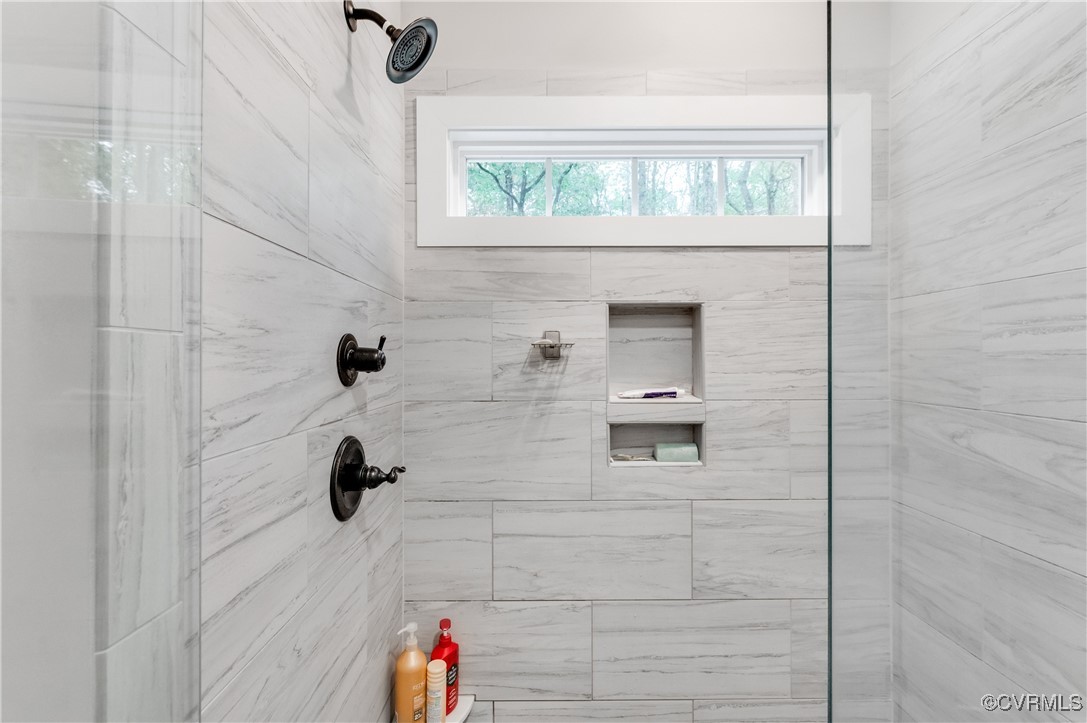 8308 Drakes Landing Ct