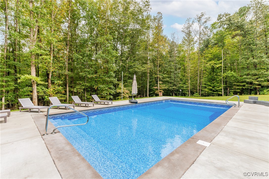 8308 Drakes Landing Ct