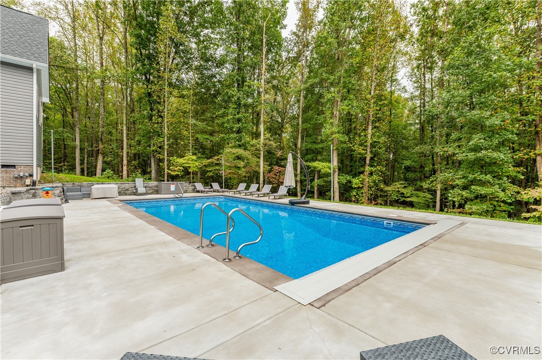 8308 Drakes Landing Ct