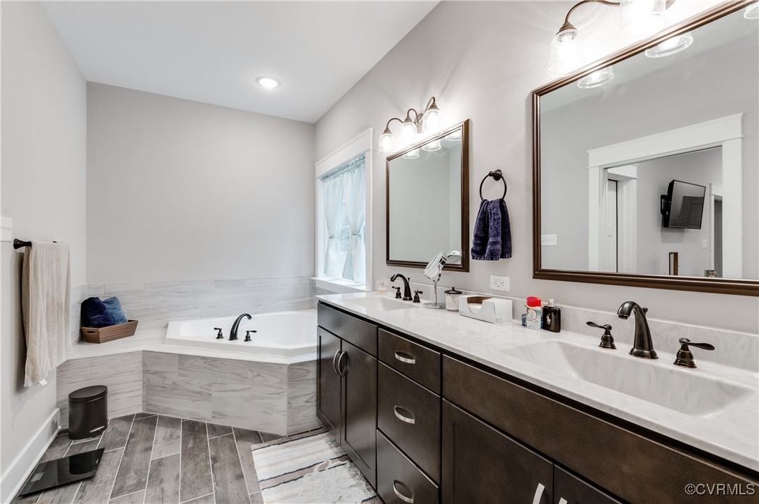 8308 Drakes Landing Ct