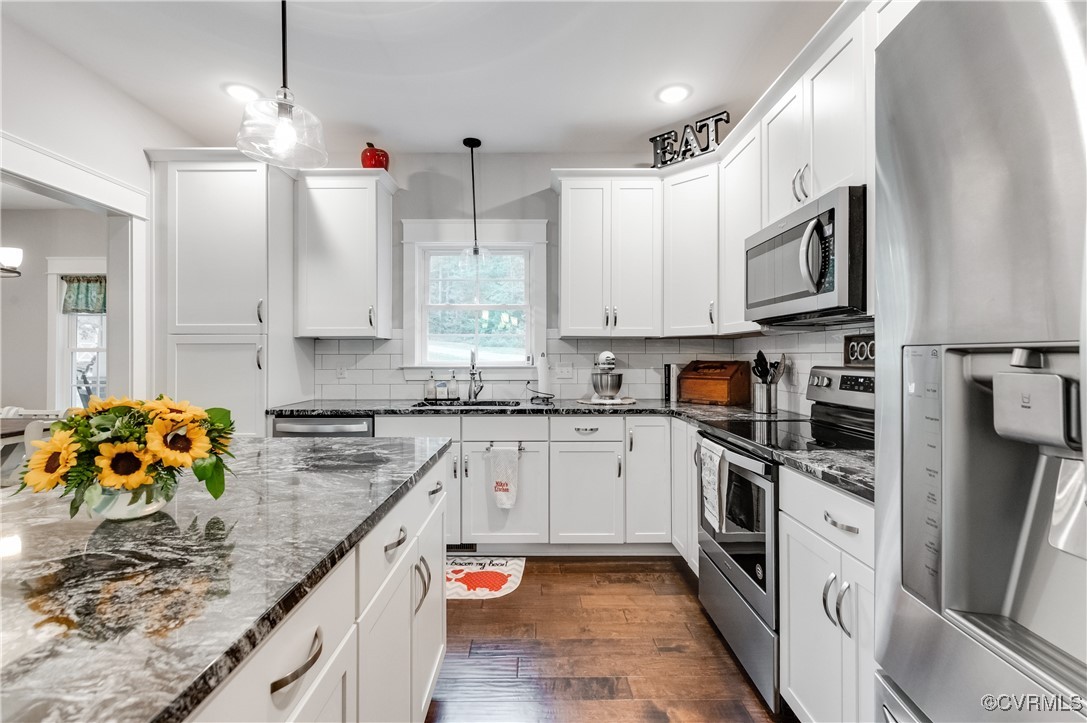 8308 Drakes Landing Ct