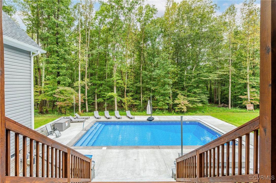 8308 Drakes Landing Ct